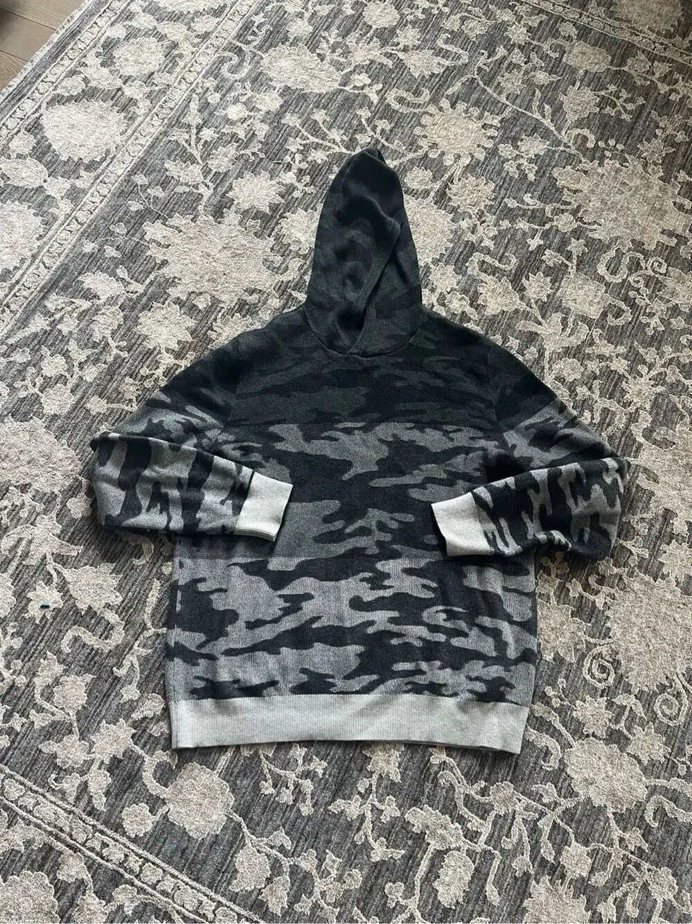 Express Men’s Black Gray Camo Sweater Hoodie 100% Cotton Size Large NWOT